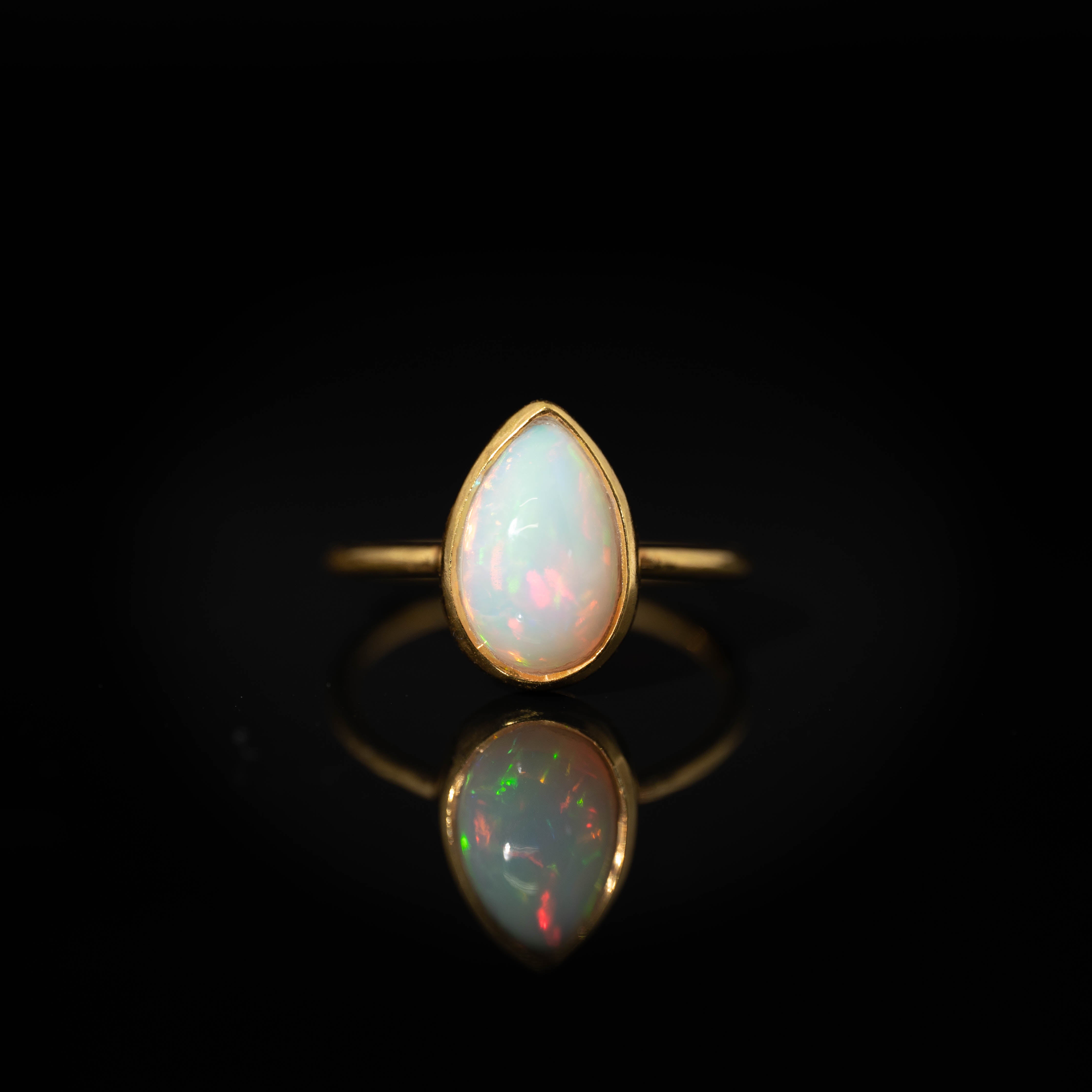 エチオピア産オパール オーバルカット 1.95ct エチオピア産オパール オーバルカット 1.95ct