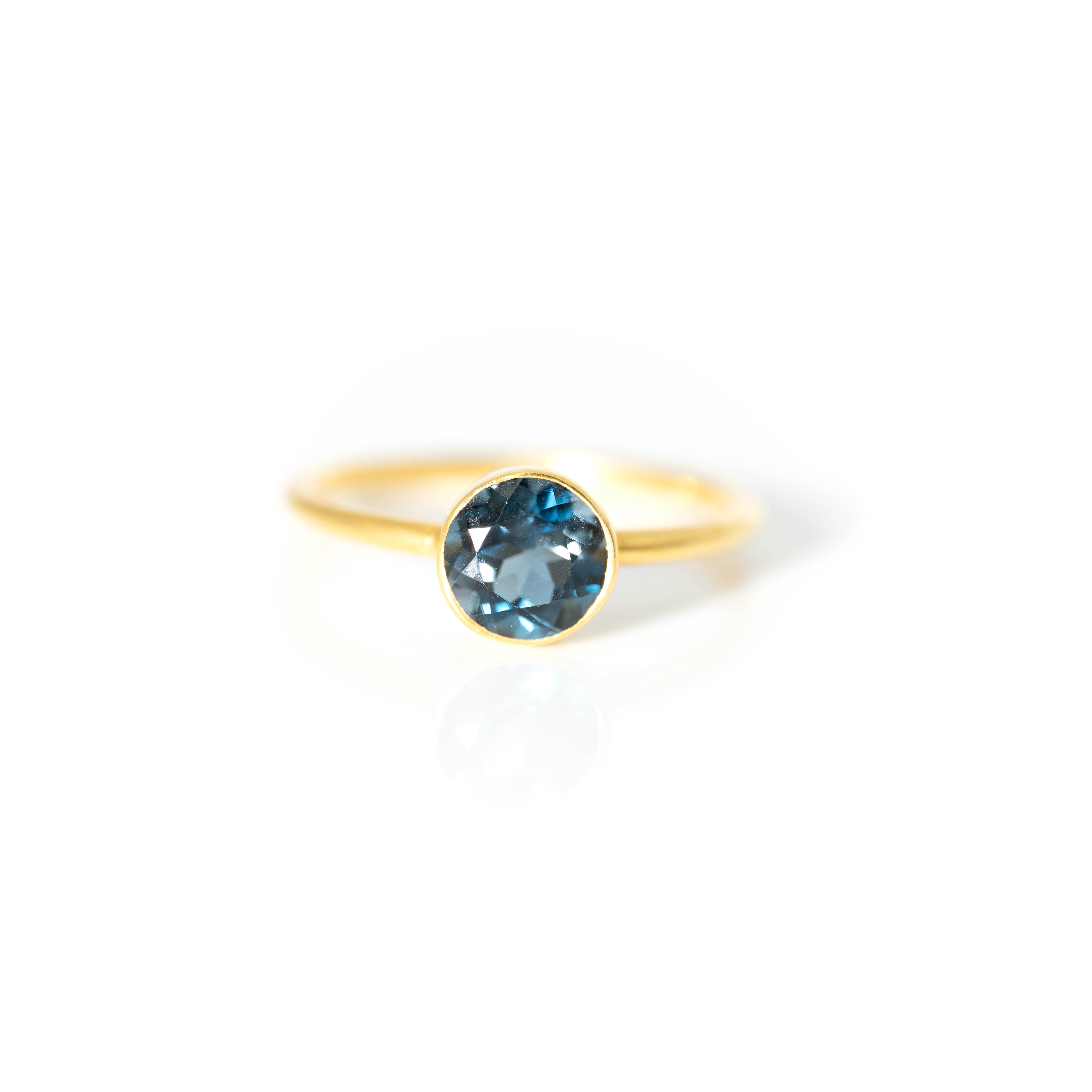 ロンドンブルートパーズ　Phool London Blue Topaz