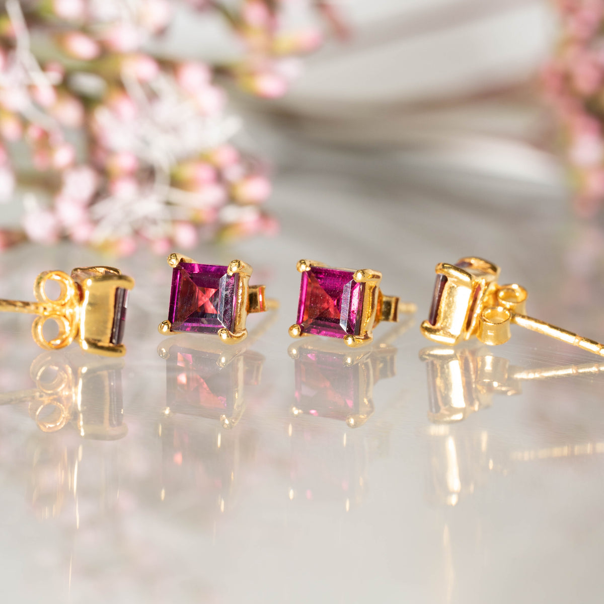 GPRGNT-ロードライトガーネットスタッドピアス